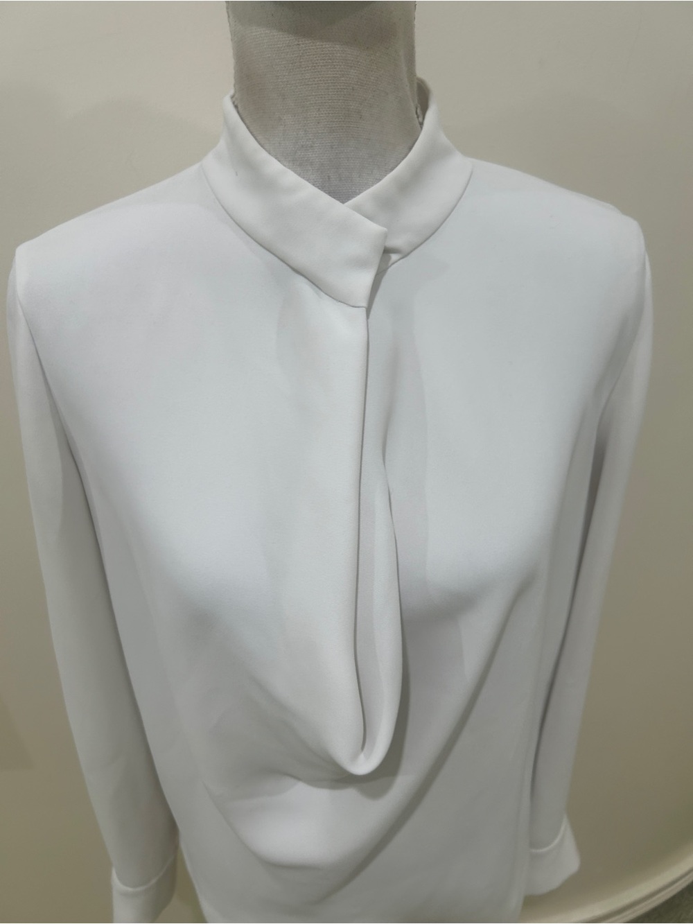 Elizabeth and James white draped front top blouse long sleeves polyester medium - Picture 5 of 9